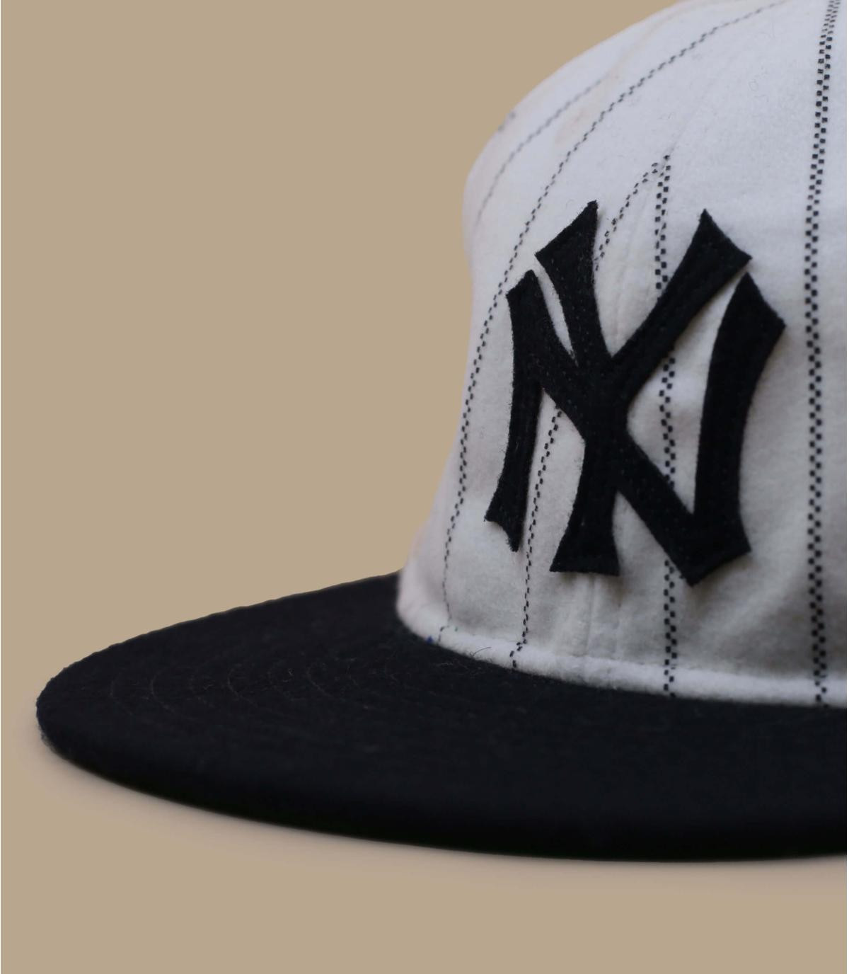 sombrero yankee de rayas blancas